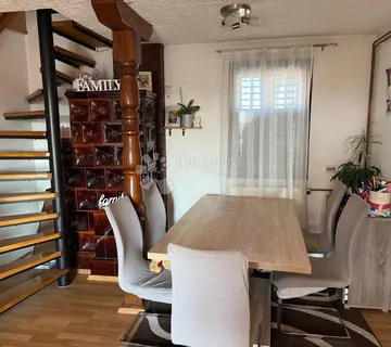 Šarmantna kuća za najam u Seketinu - cover