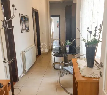 RIJEKA, CENTAR – MODERAN TROSOBAN STAN NA DUGOROČAN NAJAM - cover