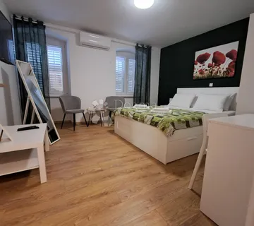 Stančić za studenta – idealna lokacija i potpuna udobnost! - cover