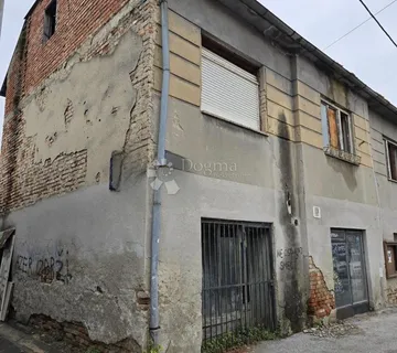 KUĆA ZA KOMPLETNU ADAPTACIJU ILI RUŠENJE NA KRUGAMA-PRILIKA - cover