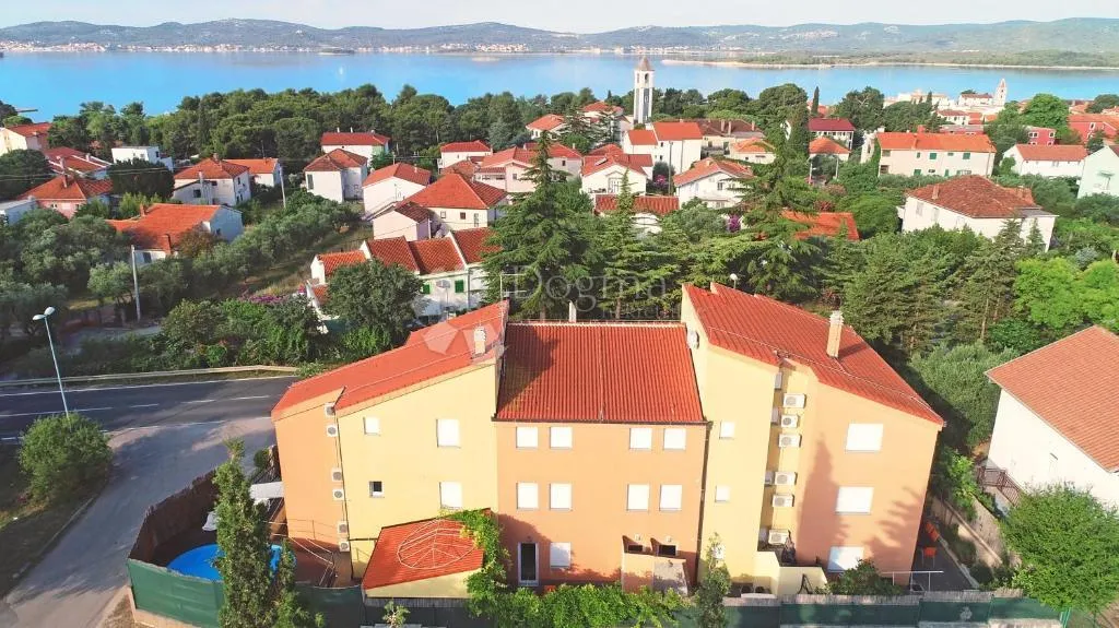 SAVRŠEN APARTMAN ZA ODMOR NA JADRANU - S. FILIP I JAKOV  - cover