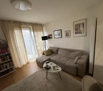 DVOSOBAN STAN S VRTOM, TERASOM I 2 VANJSKA PARKING MJESTA - cover