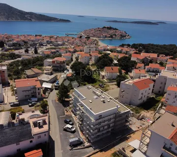 PRIMOŠTEN- DVOSOBNI STAN NA 1.KATU, TOP LOKACIJA S8 - cover