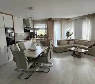 MODERAN STAN U CENTRU VARAŽDINA - cover