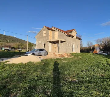 Nova nedovršena kuća puna potencijala!  - cover