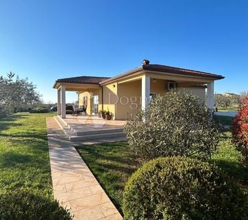 MEDITERANSKI RAJ NADOMAK PULE - na okućnici od 1831 m2 - cover