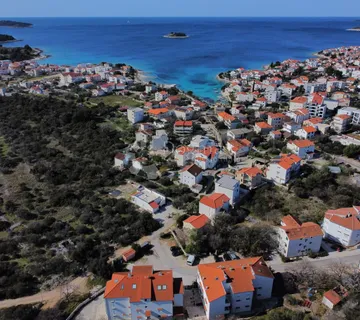 ROGOZNICA-NAMJEŠTENI TROSOBNI STAN BLIZU MORA - cover