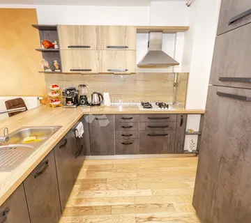 Atraktivna kuća u nizu - cover