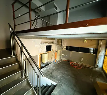 Top lokacija! Poslovni prostor s mogućnošću uređenja po želji - cover