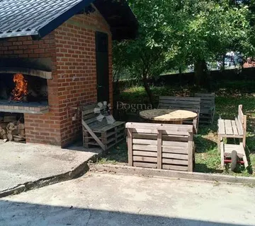 Iznajmljuje se samostojeća kuća sa poslonim prostorom, Delnice - cover