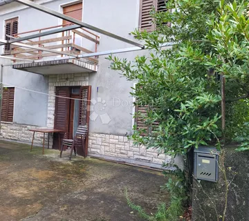 Primorska kuća blizu mora - cover