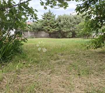 Banjol. Atraktivno građevinsko zemljište drugi red uz more. Rijetkost na tržištu! - cover