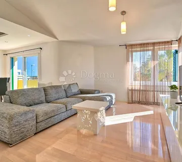 Borik premium stan s pogledom na more i terasama - cover