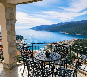 Rabac, prekrasna kuća sa očaravajućim pogledom na more i otoke - cover