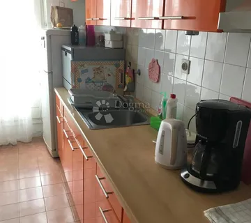 ZADAR - PETRIĆI - STAN NA 4. KATU, DVIJE SPAVAĆE SOBE - cover