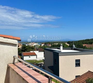 Dugoročni najam – Dvosoban stan s pogledom na more, Ližnjan - cover