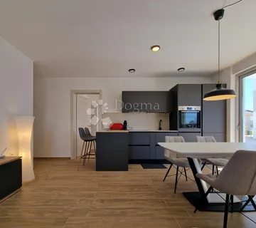 Prostran stan s vrtom 700 m od mora - Ližnjan, Istra - cover