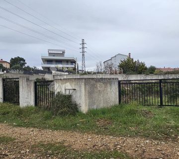  Građevinsko zemljište 700 m od mora  - cover