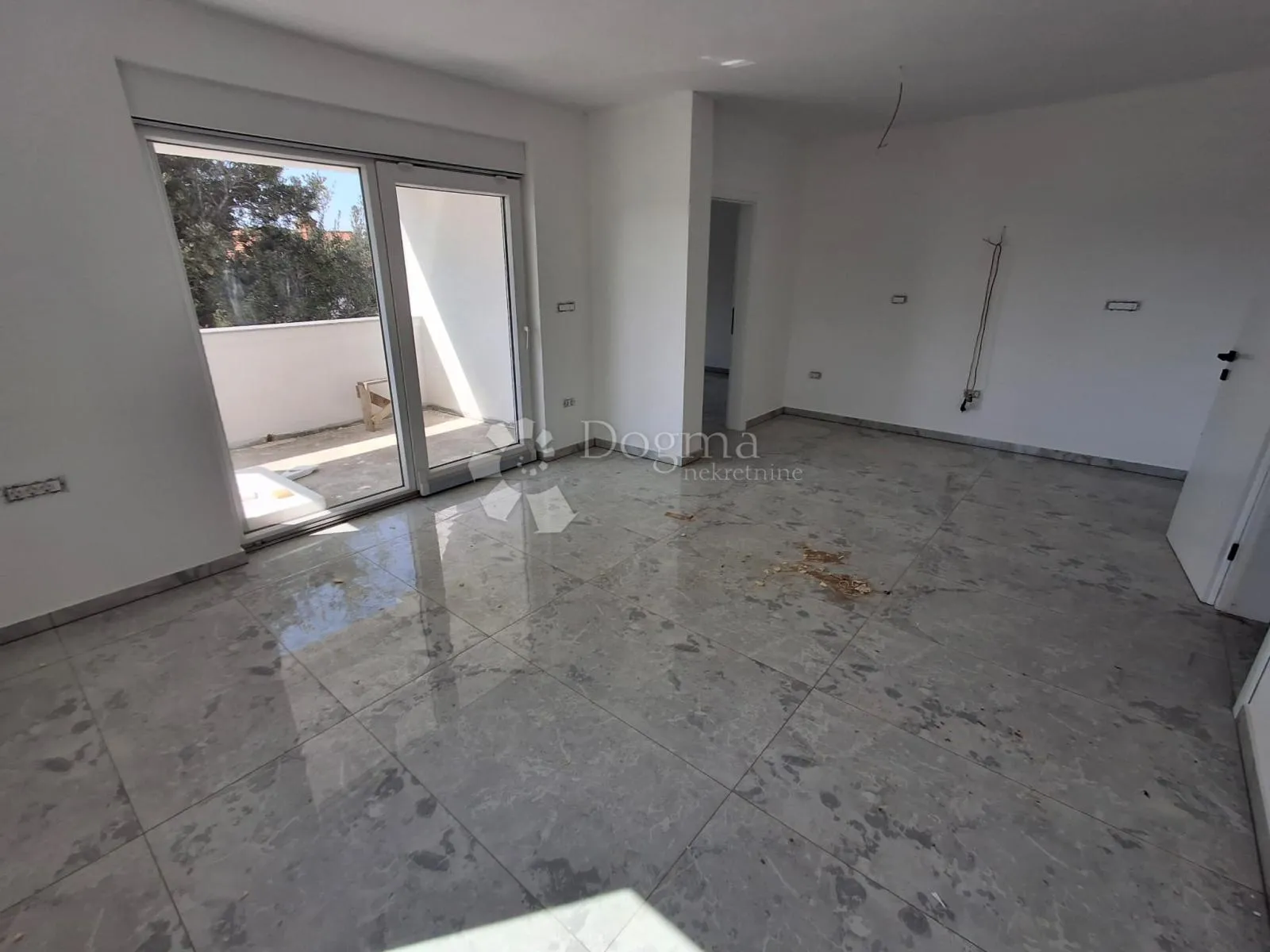 Dvosobni apartman u novogradnji na top lokaciji. Barbat - cover