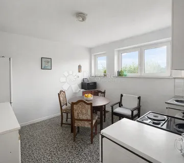 Stan u Labinu za mlade obitelji – mirna lokacija, vrt i odličan raspored - cover