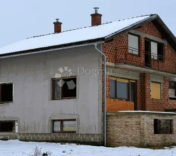 Prostrana kuća za uređenje po želji - cover