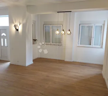 Opatija -153m2,4skl u villi kompletno adaptiran - cover