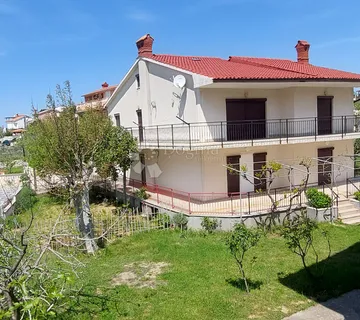 Odlična apartmanska kuća u Loparu - cover