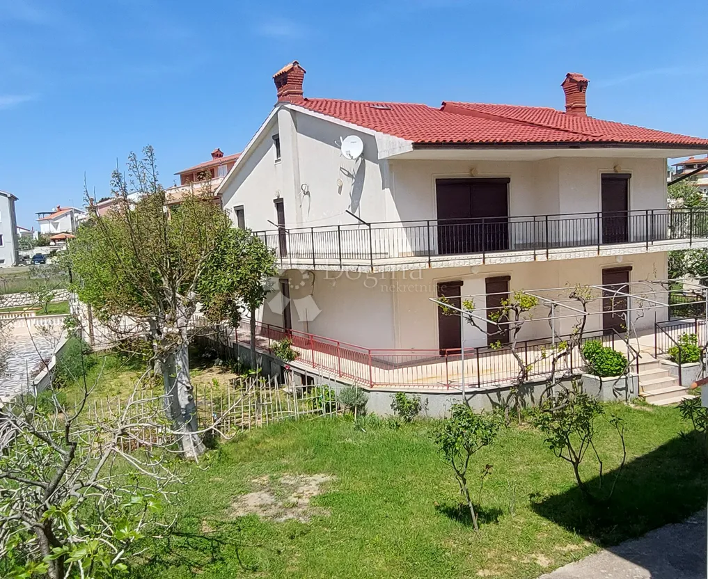 Odlična apartmanska kuća u Loparu - cover