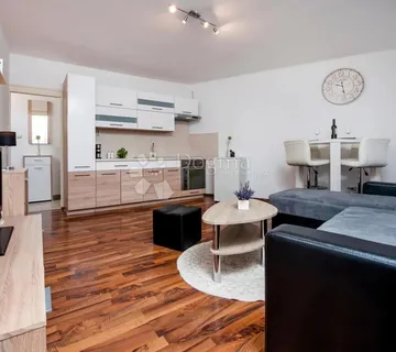 ROVINJ – odličan uhodan apartman na prvom katu - cover