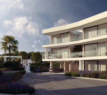 LUKSUZNI APARTMAN UZ MORE B4 - cover