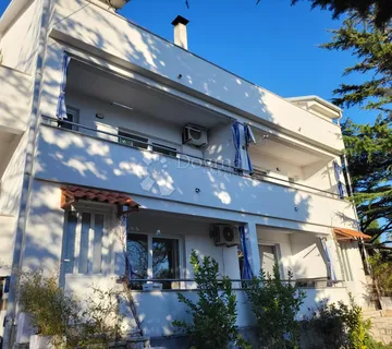 Kuća u neposrednoj blizini mora - cover