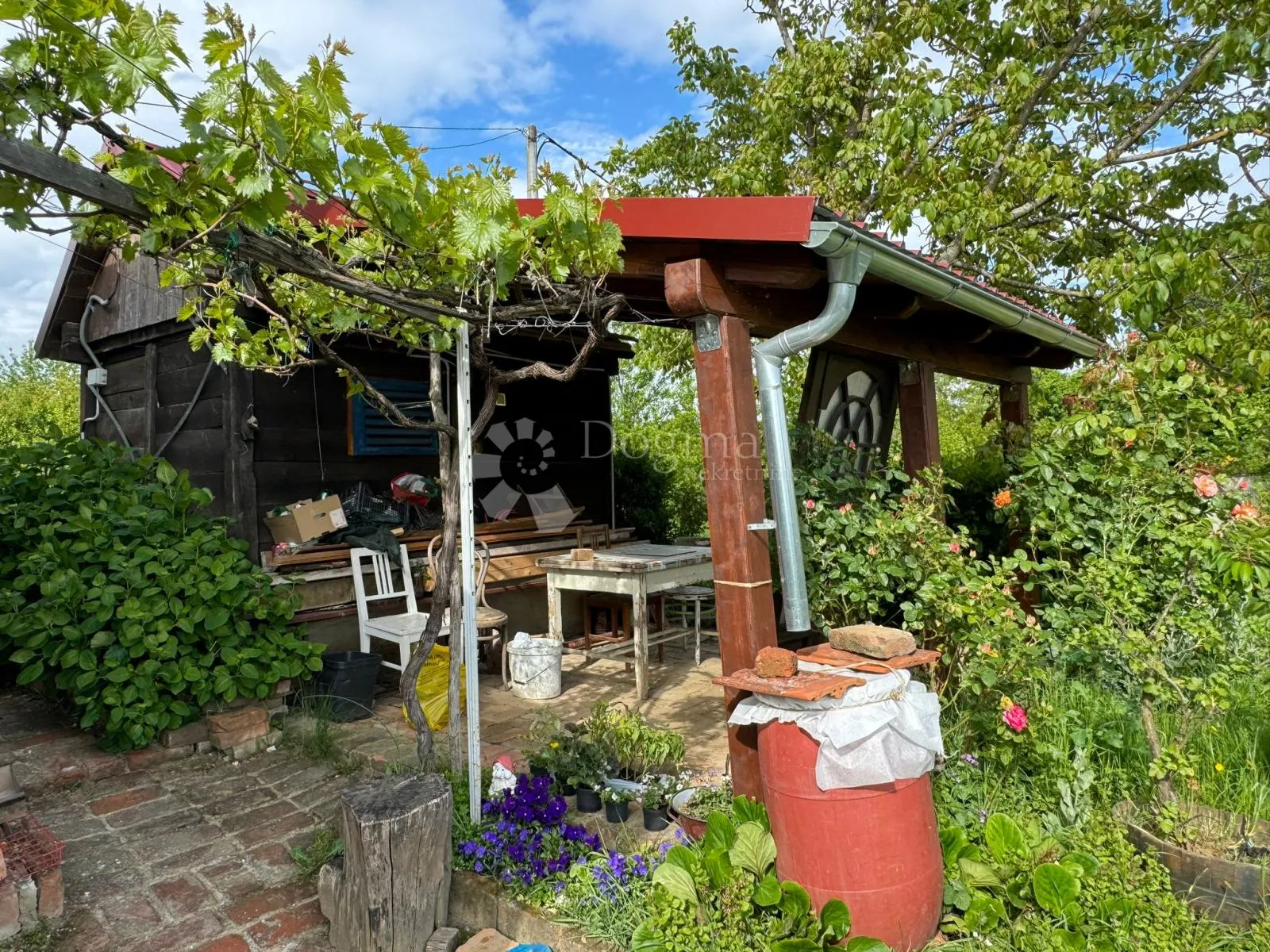 Prodaja zemljišta sa vikendicom u naselju Gaj-Vrbovec - cover