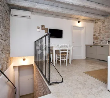 ROVINJ - Kuca s 3 apartmana u srcu starog grada  - cover
