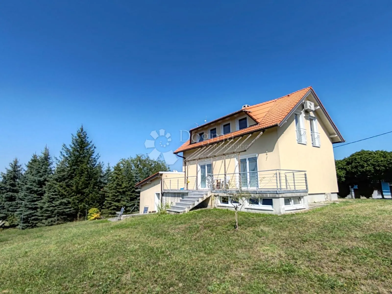 Najam kuće na Varaždin Bregu, 270 m², mirna lokacija s pogledom - cover