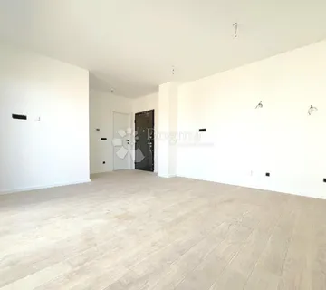 PRILIKA!! Novogradnja, LIFT, parking, ostava - cover