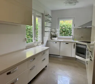 3S+DB sa dvorištem i 2 parkirna mjesta-novouređen! - cover