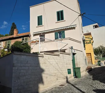 ŠIBENIK- 2 KUĆE U CENTRU GRADA ! IZVRSNA PRILIKA - cover