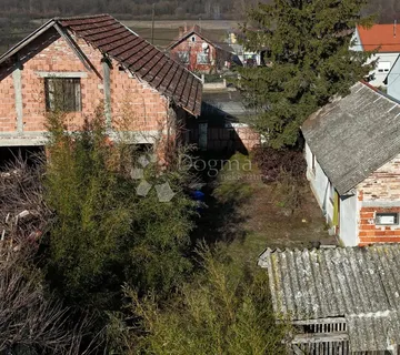 Mir i prostor nadomak Osijeka - kuća s velikom okućnicom - cover