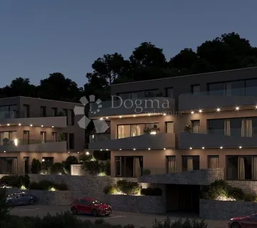 LUKSUZAN TROSOBAN STAN S POGLEDOM NA OTOK KRAPANJ - cover