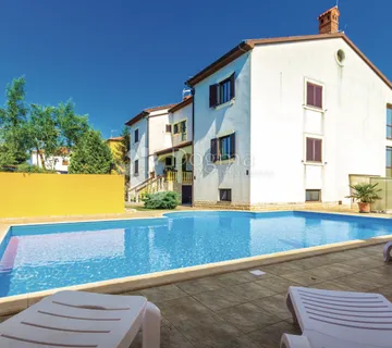 INVESTICIJSKA PRILIKA! APARTMANSKA KUĆA U NEPOSREDNOJ BLIZINI MORA - cover