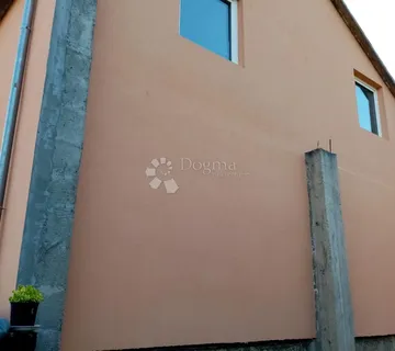 GOLUBIĆ - KNIN - kuća i 913 m2 dvorišta - cover