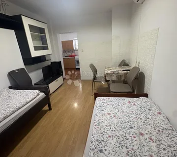 Dvosoban stan za najam radnika useljiv odmah  - cover