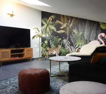 EKSKLUZIVNO! Prostrani dvosobni stan, 1/1, uporabna - cover