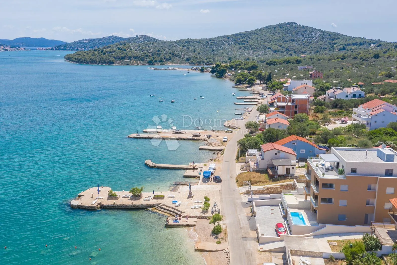 BETINA – LUKSUZNI APARTMAN S PRIVATNIM BAZENOM, 1. RED DO MORA! - cover