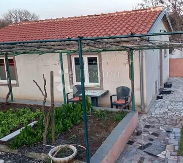 Prizemnica s Bazenom u Mirnom Predgrađu Rovinja - cover