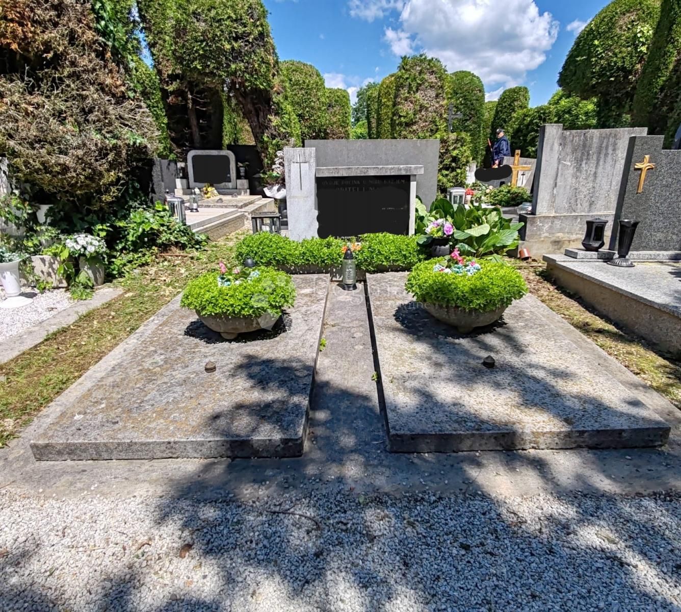 PRODAJE SE GROBNO MJESTO – VARAŽDINSKO GROBLJE - cover