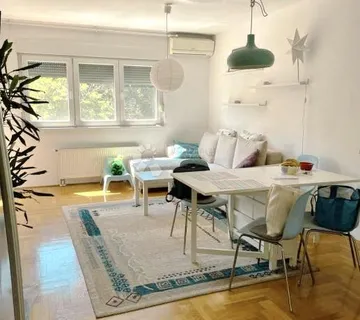 Stan idealnih specifikacija s loggijom, liftom i parkirnim mjestom - cover