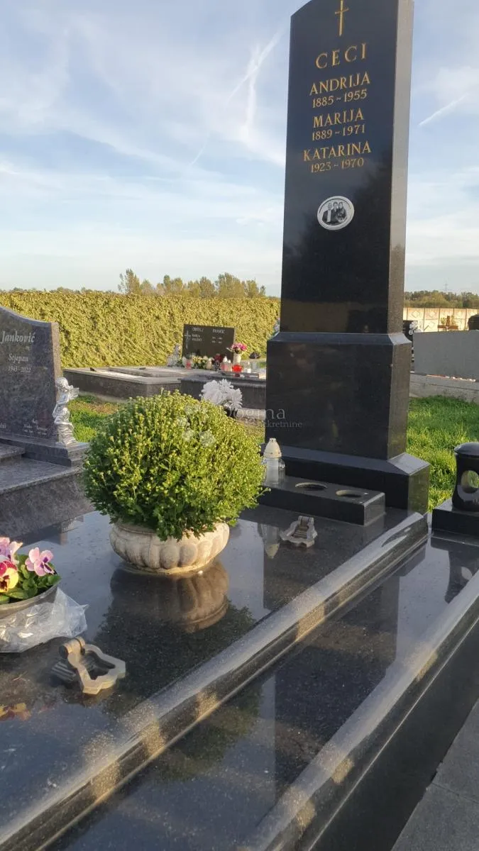 Grobnica u Svetoj Mariji - cover