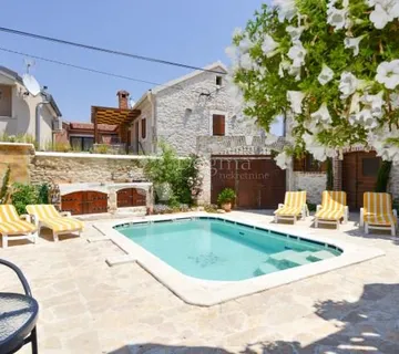 Prekrasna kamena kuća u Zadru - cover