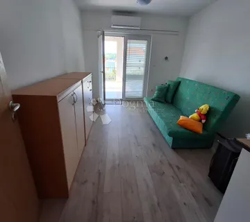 Prekrasna kuća 80 m od mora u Barbatu sa vezom za brod.  - cover